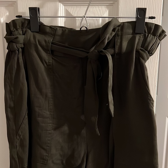 Hunter green Size 10 elastic high waisted shorts with tie belt - Picture 2 of 3